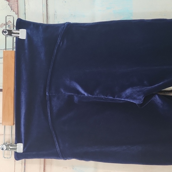 Spanx Blue Velvet Leggings - Picture 5 of 8